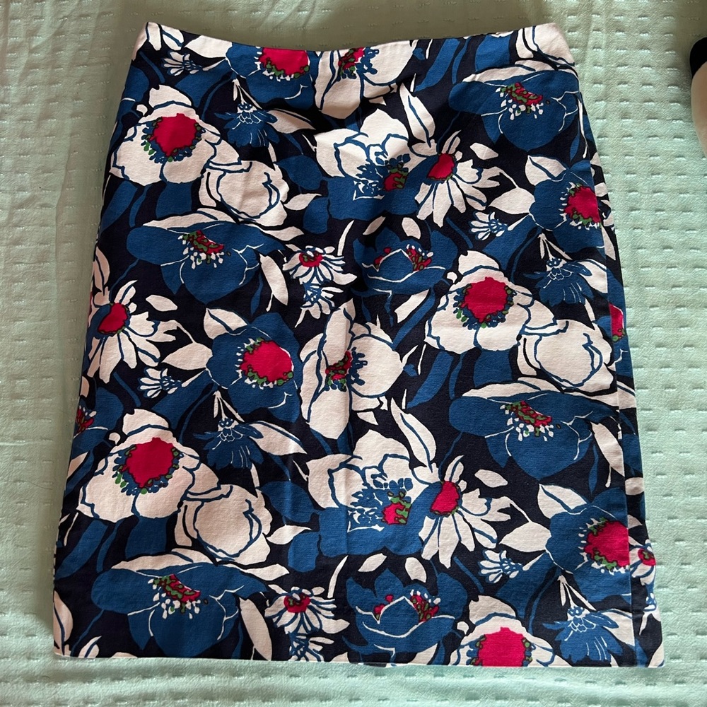 Talbots floral pencil skirt. Size 10P.